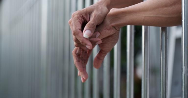 نساء خلف القضبان بجريرة "قروض المرأة"