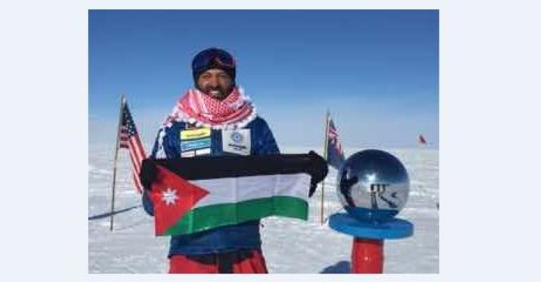 العلم الأردني يرفرف فوق القطب الجنوبي