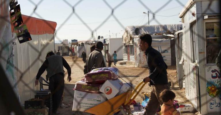 العمل الإغاثي.. من نظام "الفزعة" إلى العمل المؤسسي العمل الإغاثي.. من نظام "الفزعة" إلى العمل المؤسسي