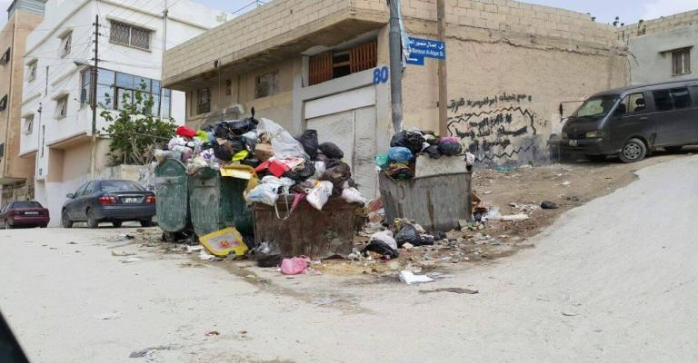 مواطنون يؤكدون تراكم النفايات في "جبل فيصل" والبلدية تنفي مواطنون يؤكدون تراكم النفايات في "جبل فيصل" والبلدية تنفي