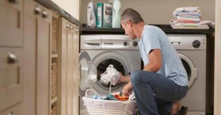 المرأة في رمضان.. عرقها بتصبب من جبينه المرأة في رمضان.. عرقها بتصبب من جبينه