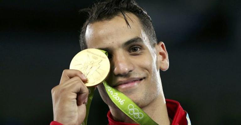 أبو غوش يحصد جائزة أفضل لاعب في العالم أبو غوش يحصد جائزة أفضل لاعب في العالم