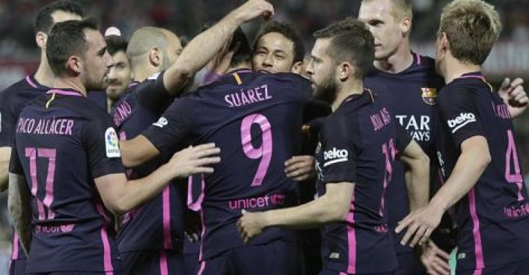 برشلونة يواصل مطاردة الريال بفوزه على غرناطة برشلونة يواصل مطاردة الريال بفوزه على غرناطة