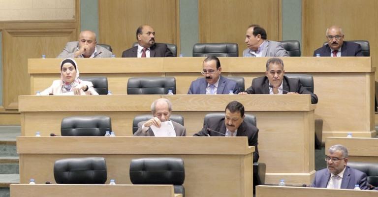 النواب: إحالة وزراء سابقين إلى النائب العام النواب: إحالة وزراء سابقين إلى النائب العام