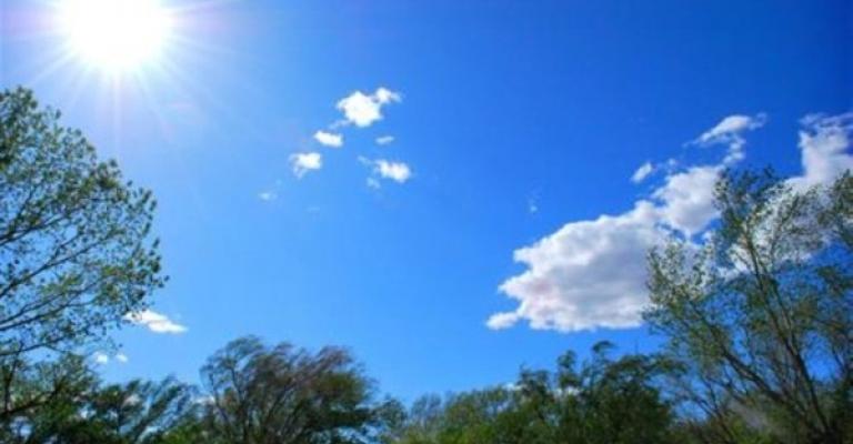أجواء ربيعية والحرارة حول معدلاتها