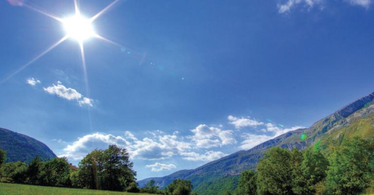 أجواء ربيعية والحرارة أعلى من معدلاتها