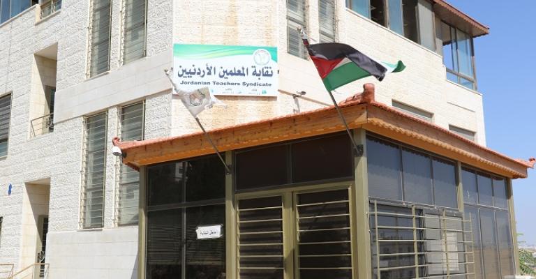 "المعلمين" تلوح بالإضراب العام