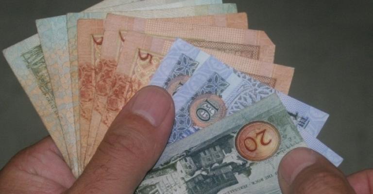 الإحصاءات: زيادة إنفاق الأسرة مقابل ارتفاع الأسعار وثبات الأجور الإحصاءات: زيادة إنفاق الأسرة مقابل ارتفاع الأسعار وثبات الأجور