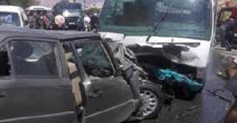 الزرقاء: 10 إصابات بحادث تصادم باص عمومي الزرقاء: 10 إصابات بحادث تصادم باص عمومي