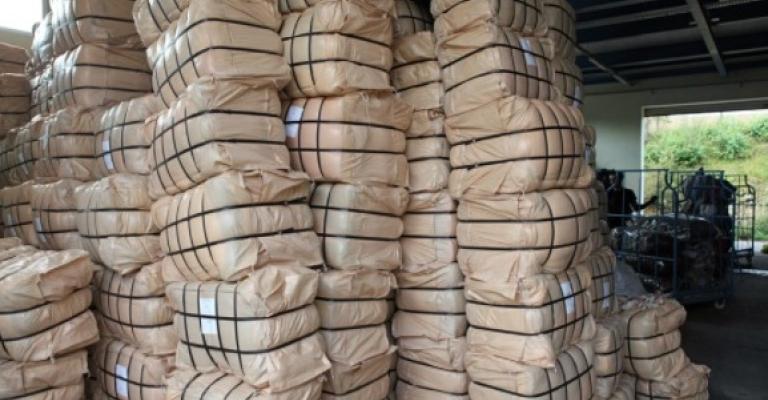 تجار يحذرون من آثار "إعادة البضائع لبلد المنشأ"