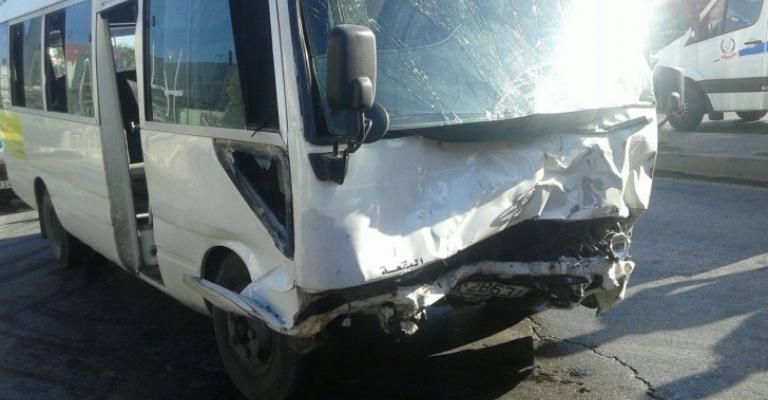 12 إصابة بحادث تصادم على طريق اربد عمان