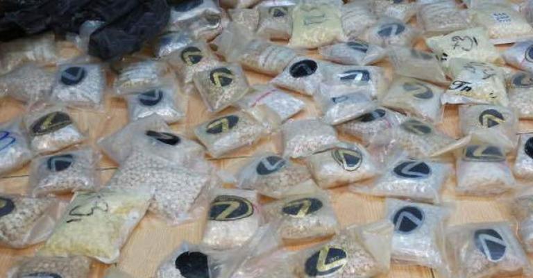 إحباط تهريب 140 ألف حبة مخدرة إحباط تهريب 140 ألف حبة مخدرة