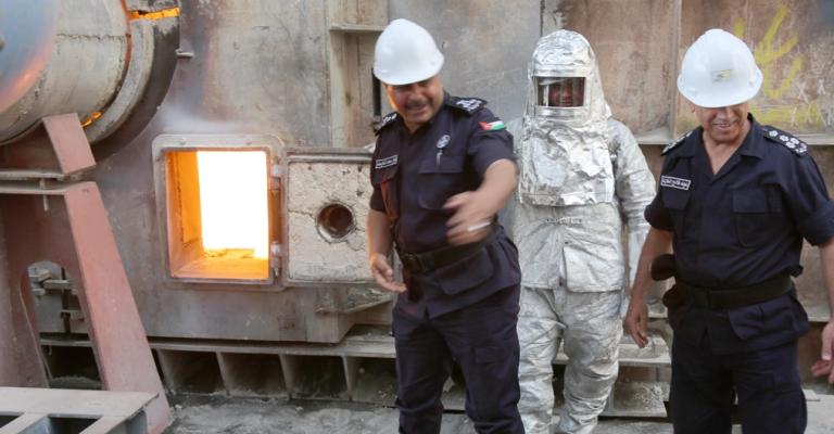 إتلاف كميات كبيرة من المخدرات إتلاف كميات كبيرة من المخدرات