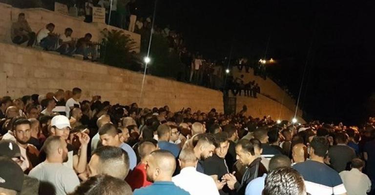 إصابات بين المصلين بمواجهات مع قوات الاحتلال بمحيط الأقصى إصابات بين المصلين بمواجهات مع قوات الاحتلال بمحيط الأقصى