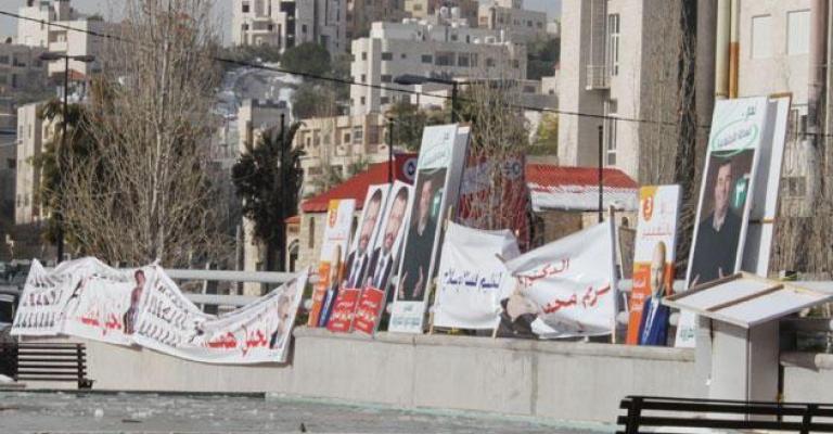 مادبا: إزالة الدعاية الانتخابية من الشوارع السياحية مادبا: إزالة الدعاية الانتخابية من الشوارع السياحية