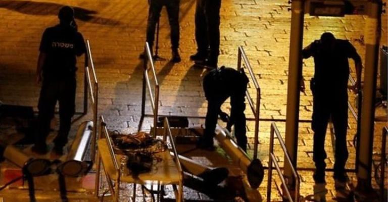 المومني: إزالة البوابات حول الأقصى خطوة للتهدئة المومني: إزالة البوابات حول الأقصى خطوة للتهدئة