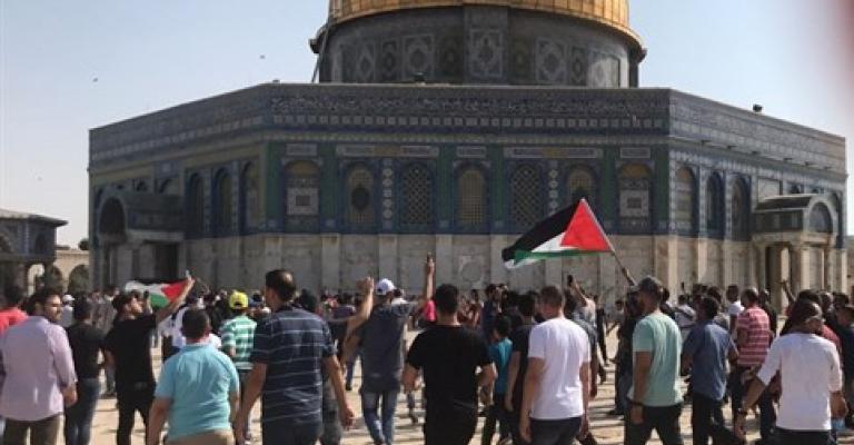 الآلاف يؤدون صلاة العصر في الأقصى الآلاف يؤدون صلاة العصر في الأقصى