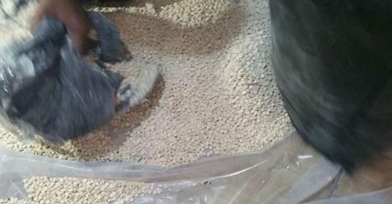 إحباط تهريب 1.2 مليون حبة مخدرة