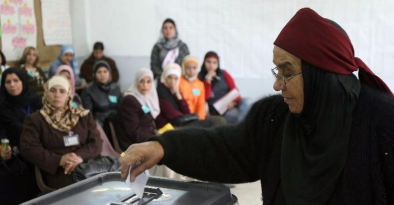 عوائق قانونية واجتماعية أمام مشاركة المرأة في الانتخابات عوائق قانونية واجتماعية أمام مشاركة المرأة في الانتخابات