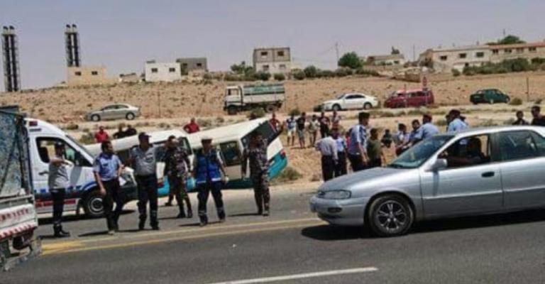 اربد: 11 إصابة بتصادم مركبتين وباص اربد: 11 إصابة بتصادم مركبتين وباص