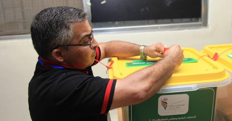 إغلاق صناديق الاقتراع وتمديده في عمان والزرقاء واربد والنسبة 29.66%