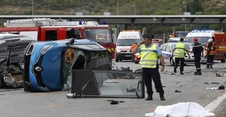 10 إصابات بتدهور شاحنة واصطدامها بـ10 مركبات 10 إصابات بتدهور شاحنة واصطدامها بـ10 مركبات