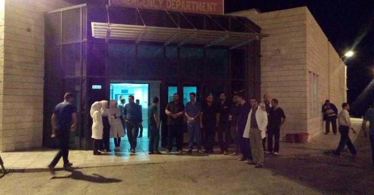 ممرضو مستشفى الكرك يتوقفون عن العمل ممرضو مستشفى الكرك يتوقفون عن العمل