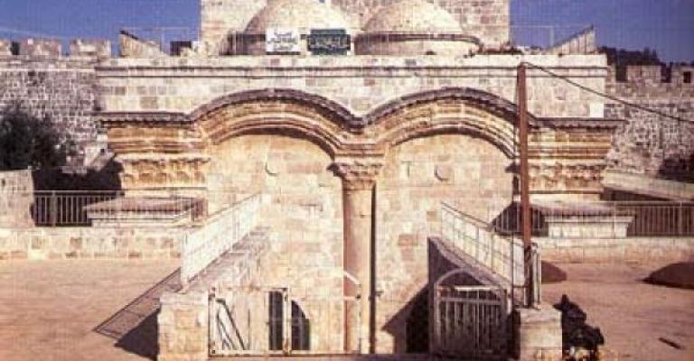 المومني: إغلاق مبنى الرحمة في الأقصى انتهاك للقانون الدولي