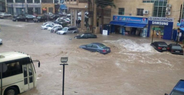 الامانة ترصد 10 مليون دينار لصيانة مناهل تصريف مياه الأمطار الامانة ترصد 10 مليون دينار لصيانة مناهل تصريف مياه الأمطار