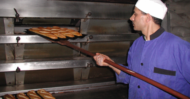 عمال المخابز: ساعات عمل طويلة في ظل ارتفاع درجات الحرارة عمال المخابز: ساعات عمل طويلة في ظل ارتفاع درجات الحرارة