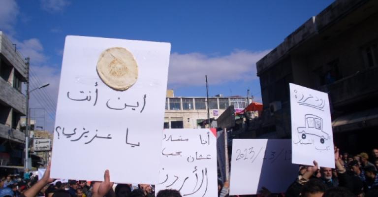 ناشطون يحذرون الحكومة من تجاوز الخطر الأحمر (الخبز)