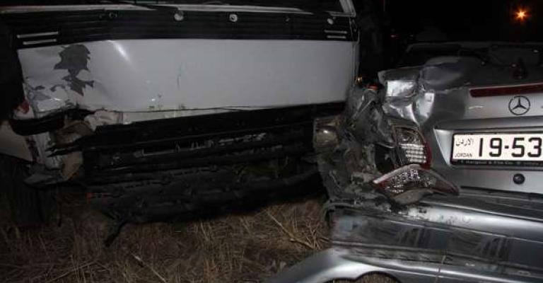 6 اصابات في اصطدام مركبتين بالزرقاء