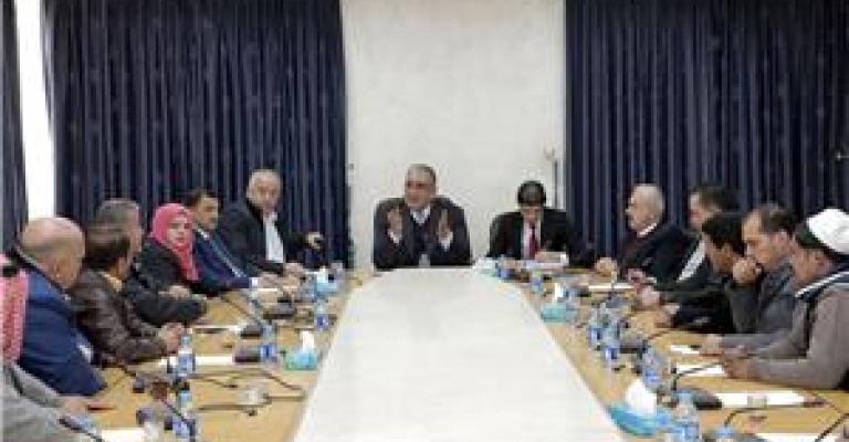 الاتفاق على تعليق اعتصام أصحاب وسائقي الشاحنات