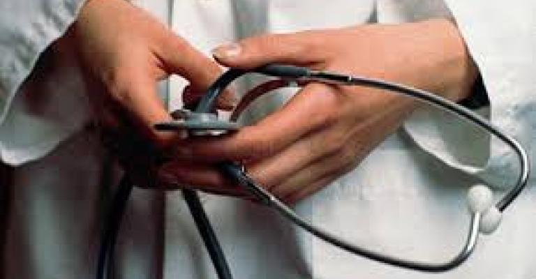 الممرضين" تحذر من الشكاوى الكيدية بحق المعتدين على منتسبيها