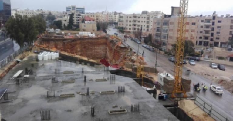 الأمانة تستهجن تحملياه مسؤولية انهيار جزء من شارع