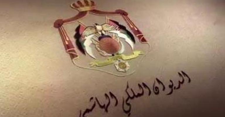 موظف في الديوان الملكي يوقف سائق حافلة على خلفية أولوية مرور