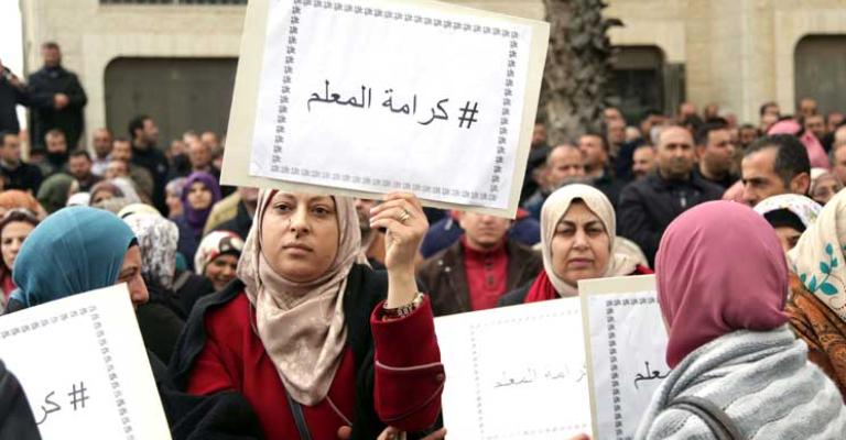 المعلمون يضربون على وقع الخلاف مع الحكومة والنواب المعلمون يضربون على وقع الخلاف مع الحكومة والنواب