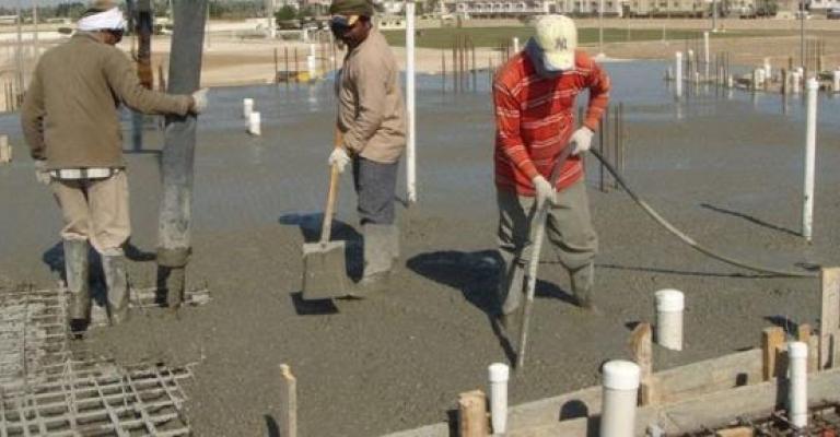 العمل في الإنشاءات.. تصاريح لا تتطلب كفيل