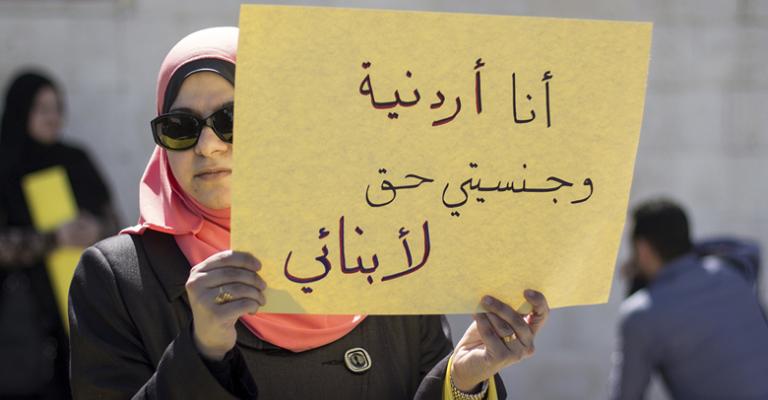 وزير الداخلية يعد بقرارت مهمة بحق ابناء الاردنيات وزير الداخلية يعد بقرارت مهمة بحق ابناء الاردنيات