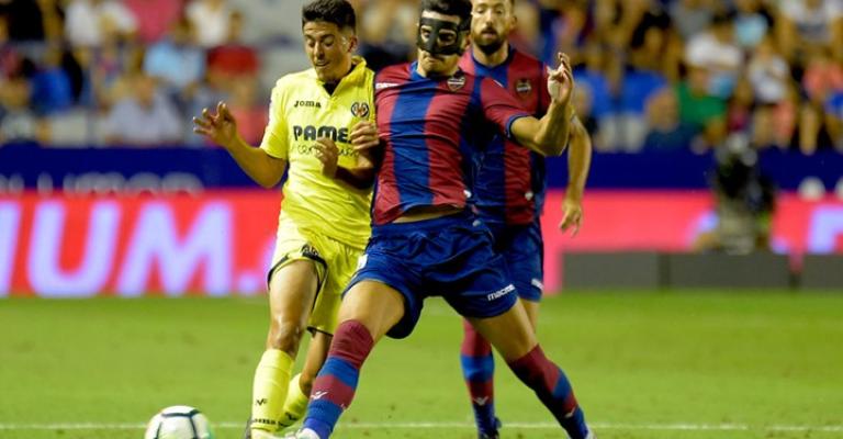 أفضل لاعبي كرة القدم الذين ارتدوا أقنعة أفضل لاعبي كرة القدم الذين ارتدوا أقنعة