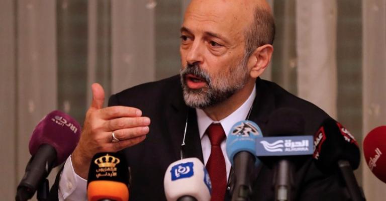 هل سيعبر الرزاز بطائرته الى بر الإصلاحات السياسية بالأردن؟