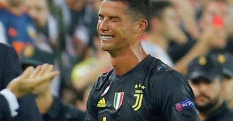 8 حالات طرد لنجوم لا زالت راسخة في أذهاننا (شاهد) 8 حالات طرد لنجوم لا زالت راسخة في أذهاننا (شاهد)