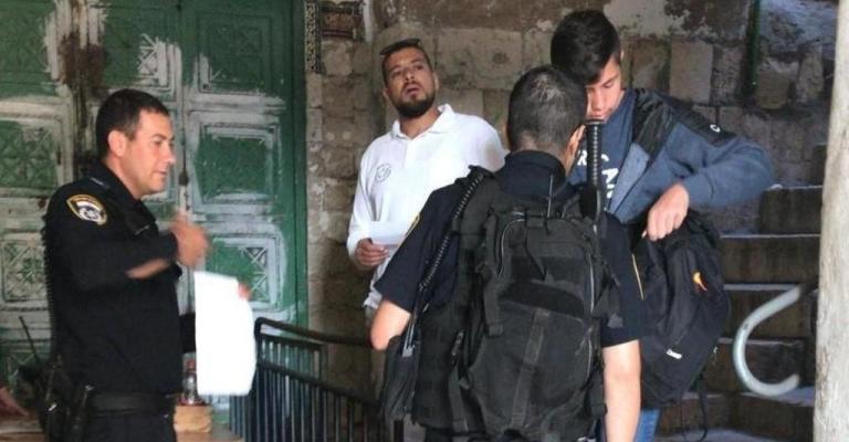منع موظفين من دخول المسجد الأقصى