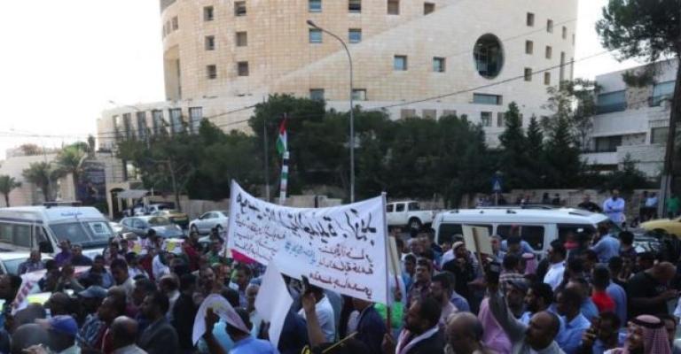 موظفو بلديات يبدأون إضرابا مفتوحا عن العمل‎