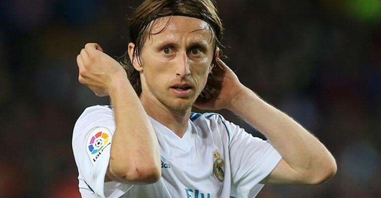 مودريتش يصدم عشاقه.."لا أستحق الفوز بالكرة الذهبية"