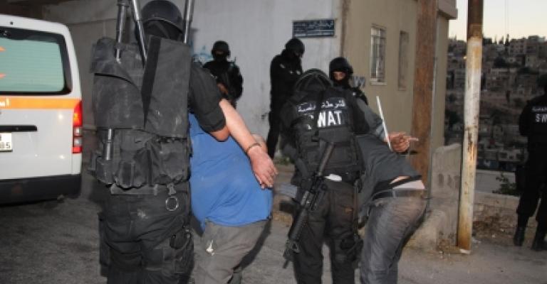 القبض على 32 مطلوبا بقضايا مالية وجنائية مختلفة