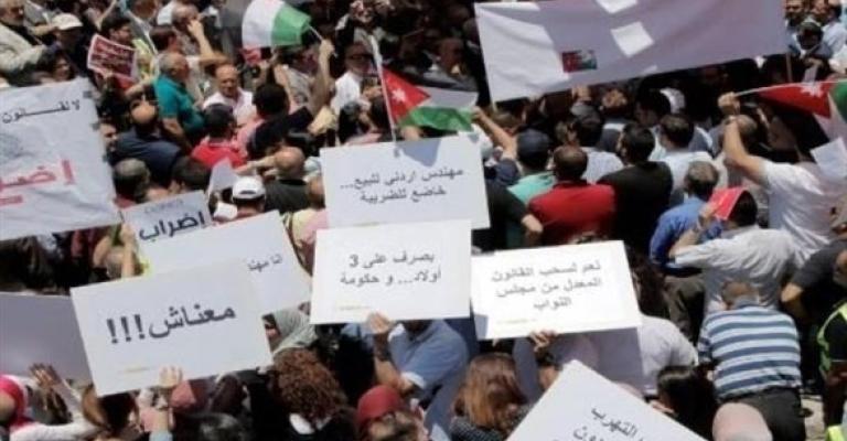 عبء خسائر شركة الكهرباء على كاهل المواطنين عبء خسائر شركة الكهرباء على كاهل المواطنين