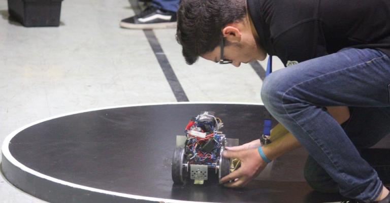 اختتام فعاليات البطولة الوطنية للروبوت في مركز اليوبيل للتميز التربوي اختتام فعاليات البطولة الوطنية للروبوت في مركز اليوبيل للتميز التربوي