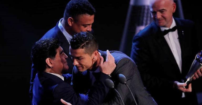 مارادونا يدعي معرفة سبب بيع بيريز لرونالدو مارادونا يدعي معرفة سبب بيع بيريز لرونالدو