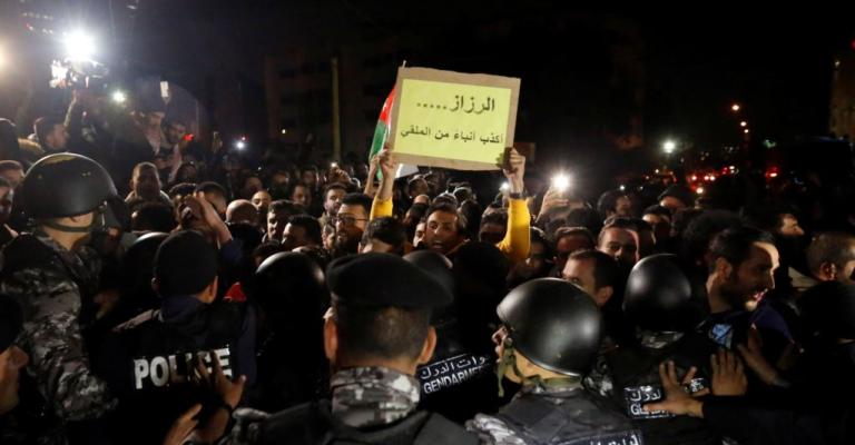 25 عائلة ترأست الحكومات الأردنية بشكل متكرر.. تعرفوا على قصة عائلات الرابع 25 عائلة ترأست الحكومات الأردنية بشكل متكرر.. تعرفوا على قصة عائلات الرابع